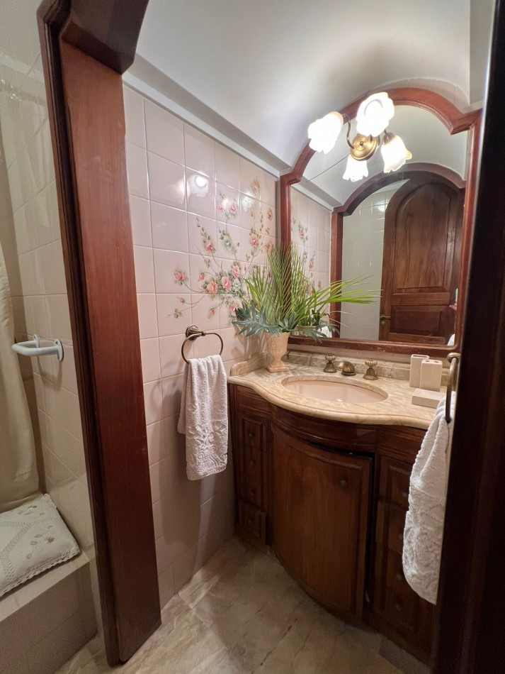 CASA CENTRICA EN VENTA - POSADAS 