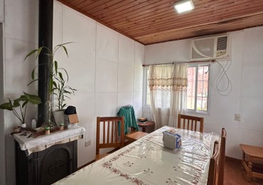 CASA EN VENTA CON PISCINA Y TINGLADO 